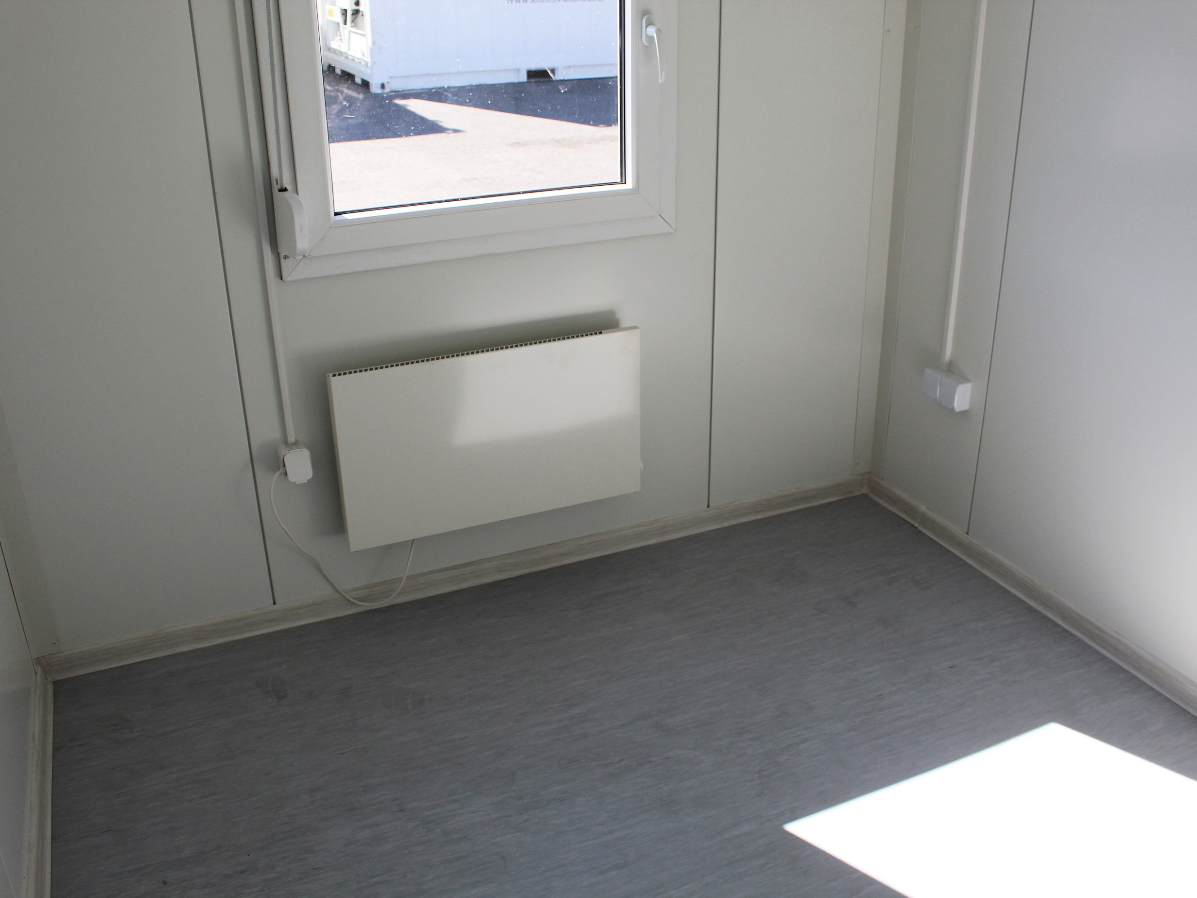 10′ Office Container, Premium